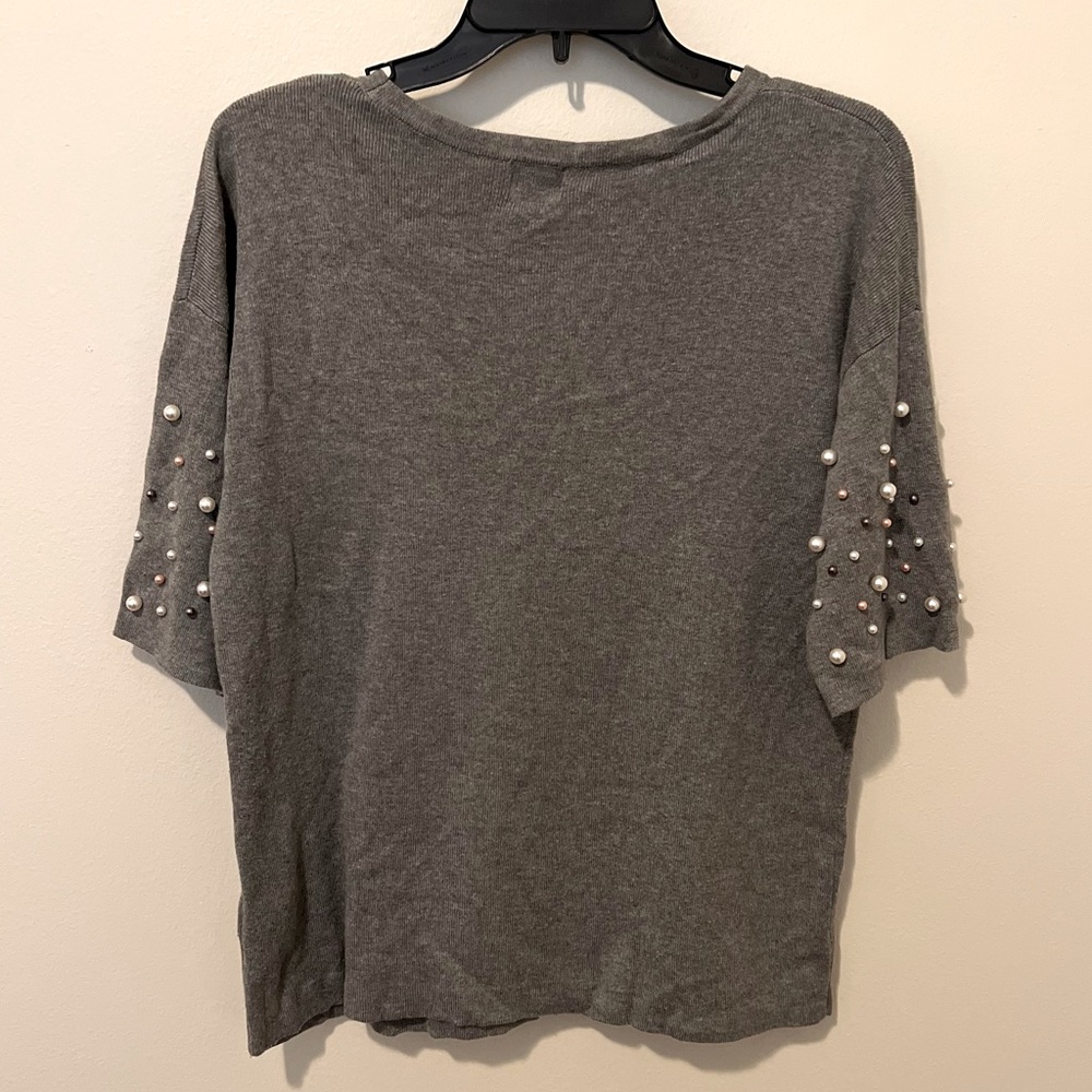 Gray top with multi-colored pearls on arms - Picture 2 of 4